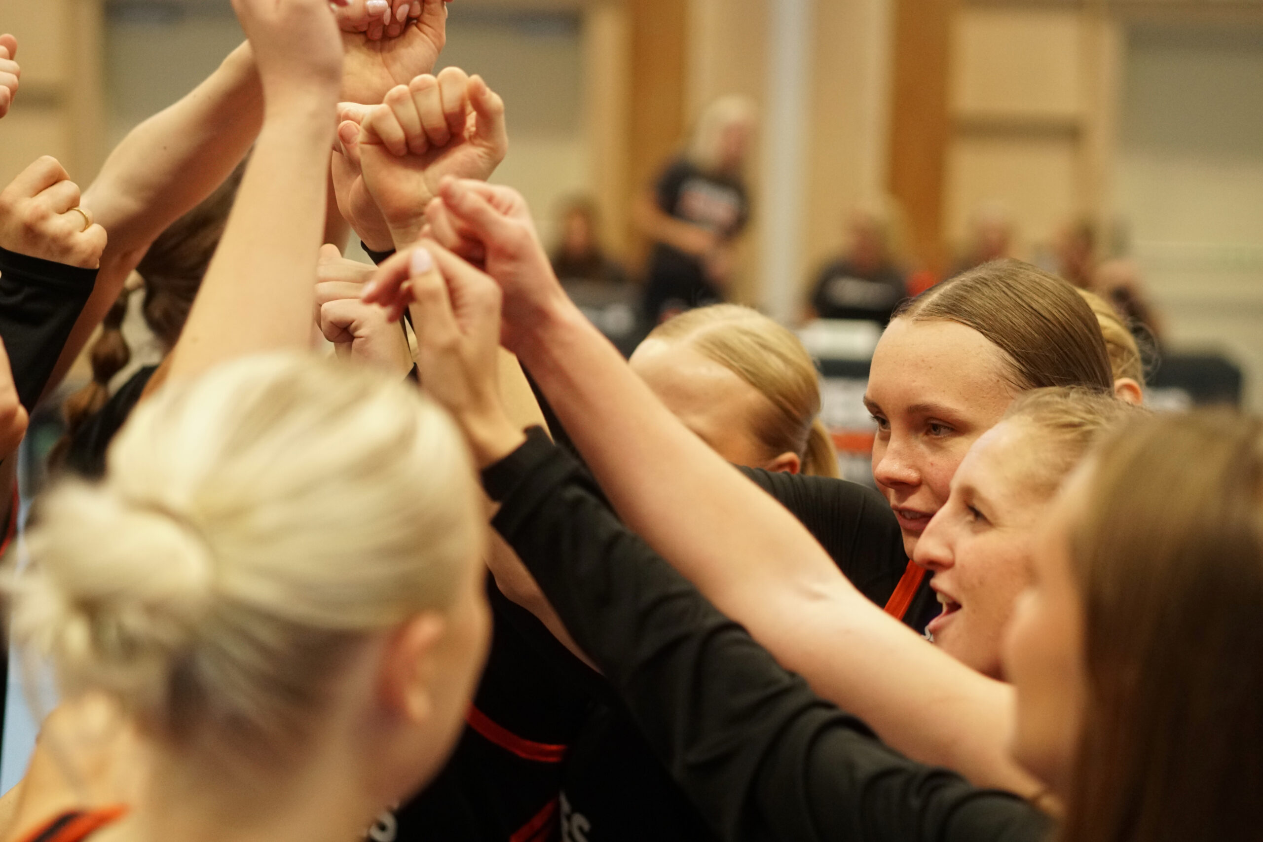 Vinst i premiären för damerna! opirates.hosbo. 175